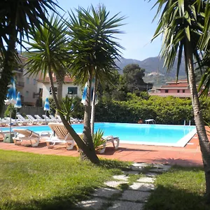 https://hotel-marinella-marciana-marina.it-tuscanyhotel.com